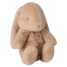 Maileg plyskanin lille i farven latte – blød bamse i tidløst design
